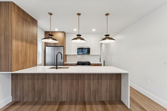 Building Photo - 84 Hollywood Ave