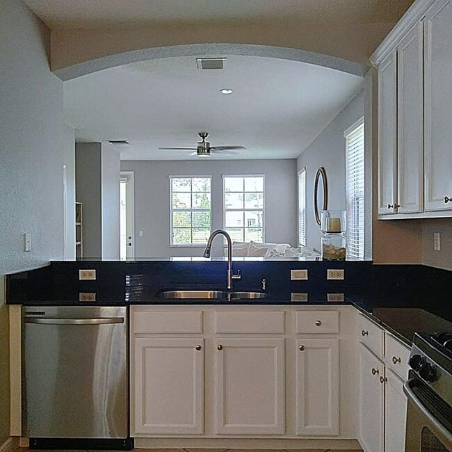 Photo - 647 Castle Dr