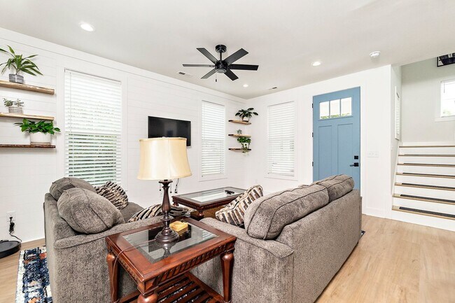 Photo - 2BR Charmer with Fenced Backyard and Modern Amenities!  Close to Downtown Durham!