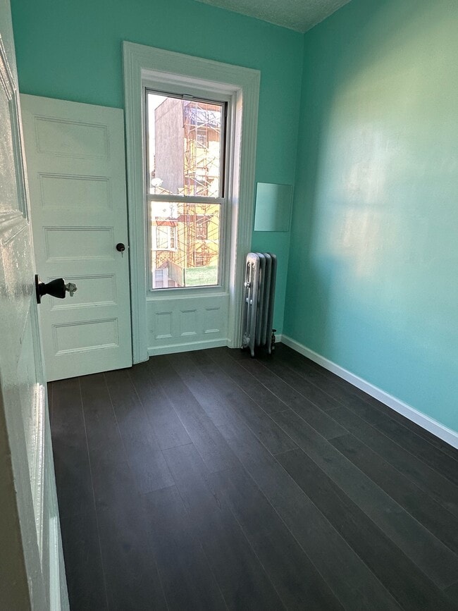 Building Photo - 326 50th St Unit 3rd floor