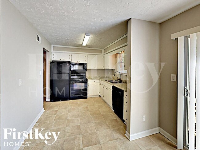 Photo - 2600 Stratford Ln