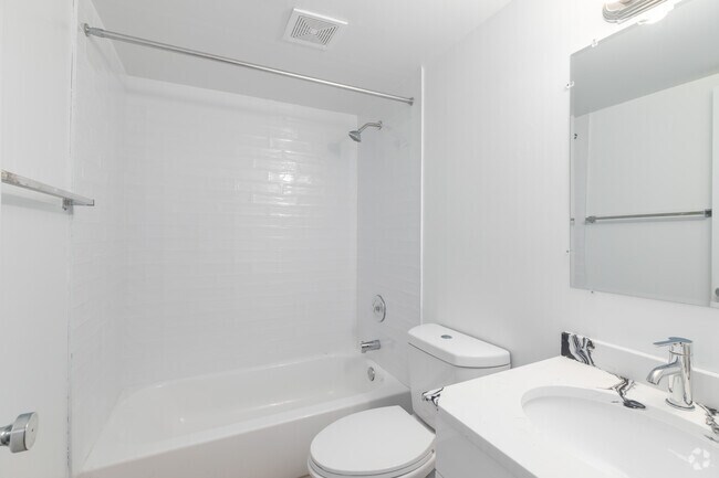 2BR, 2BA - 923SF - First Bathroom