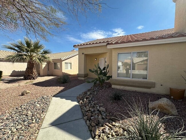 Photo - 3 BEDROOM SINGLE STORY HOME WITH ABOVE GROUND SPA!