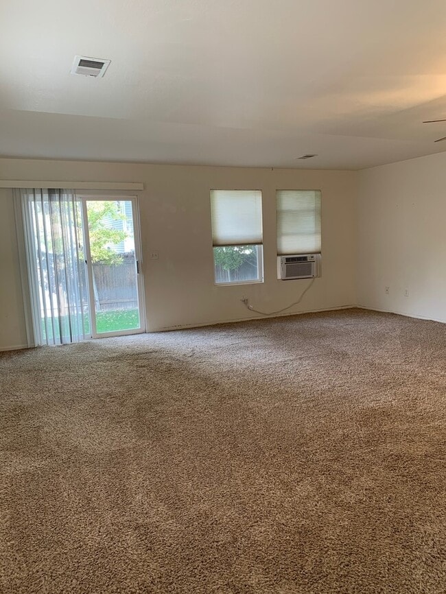 Photo - Beautiful 3 Bedroom 2 Bath Townhome with Attached 1 Car Garage for Rent in Northwest Loveland, CO