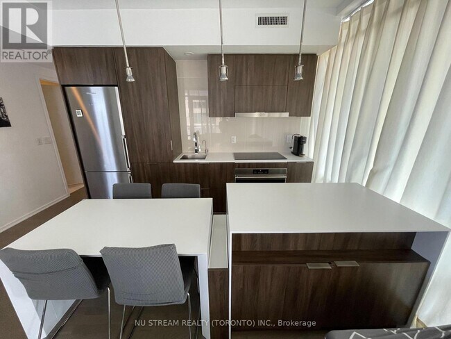 Photo - 1 Bloor St E Unité 2610