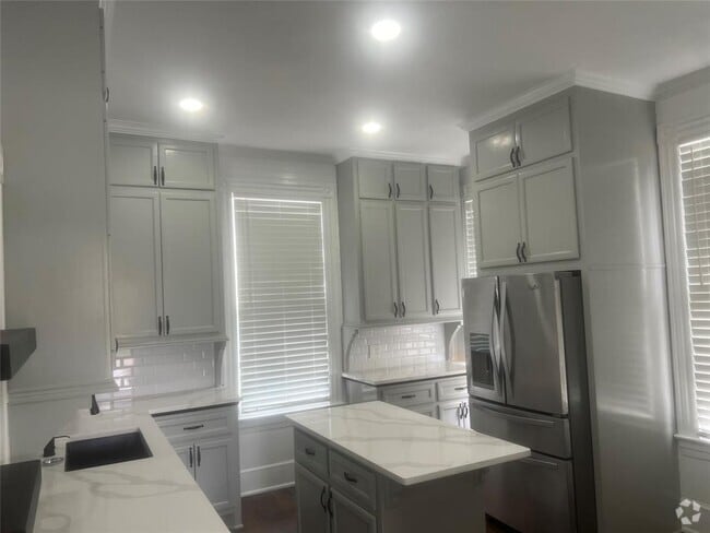 Building Photo - 313 14th St Rental