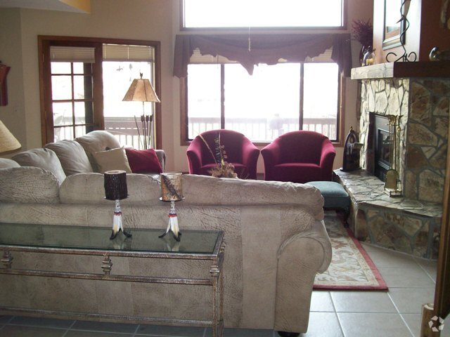 Building Photo - Vacation Rental: Beautiful Country Club To...