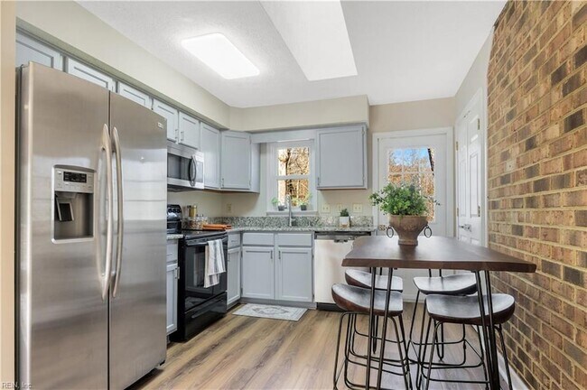 Building Photo - 2721 Linden Ln