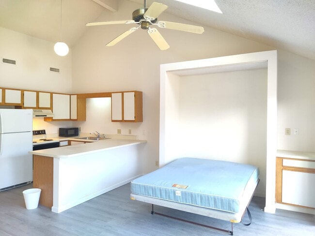 Building Photo - 510 Fairwood Lakes Dr Unit 19E