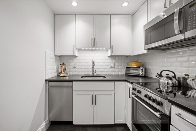 Building Photo - 35 Marlborough St Unit 5