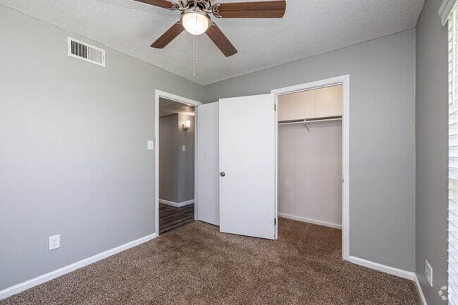 3BR, 2BA - 1,000SF - Classic - Primary Bedroom