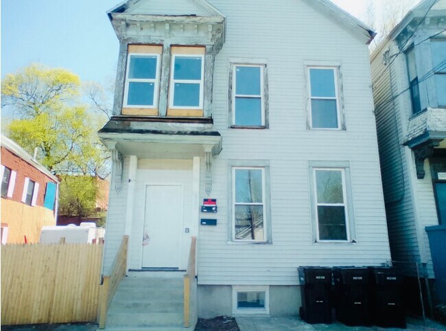 Building Photo - 362 9th St Unit 1st Floor