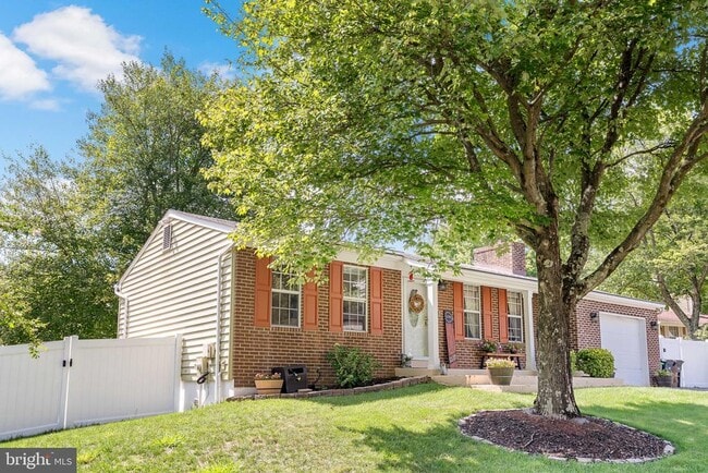 8805 Rosanne Ct