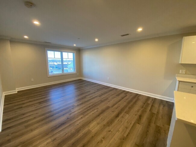 Photo - 918 Providence Hwy Unit 411