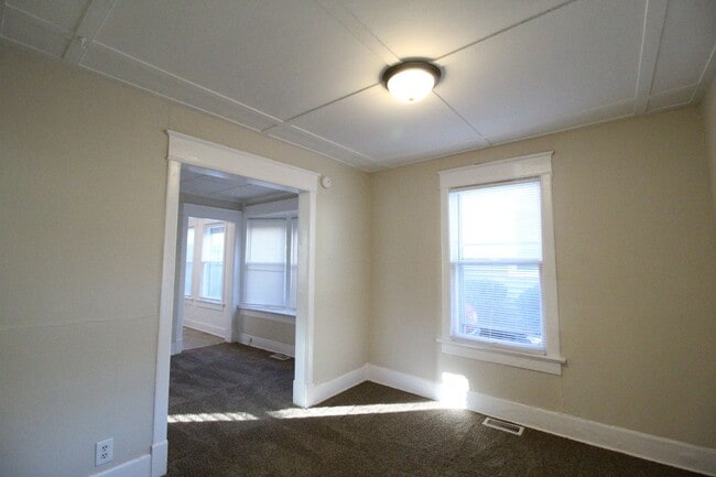 Photo - December FREE On This 1 Bedroom 1 Bath House Near KU Med & Westport