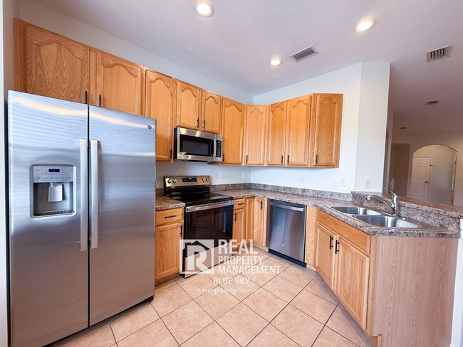 Photo - 2047 Park Crescent Dr