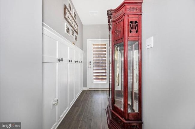Photo - 867 Amity St
