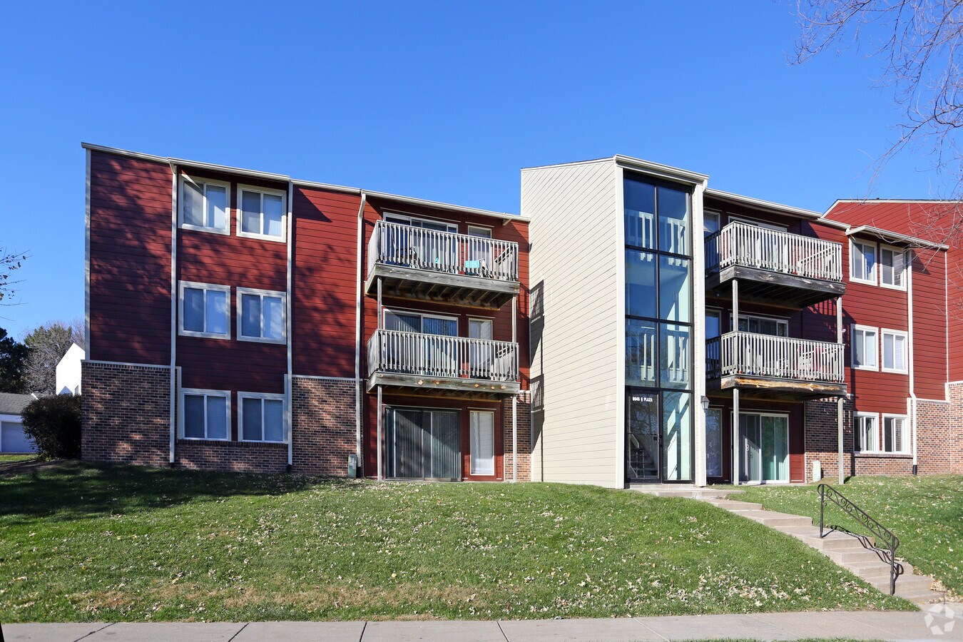 The Location Of This Apartment Offers Relaxation By The Pool Or Nearby 