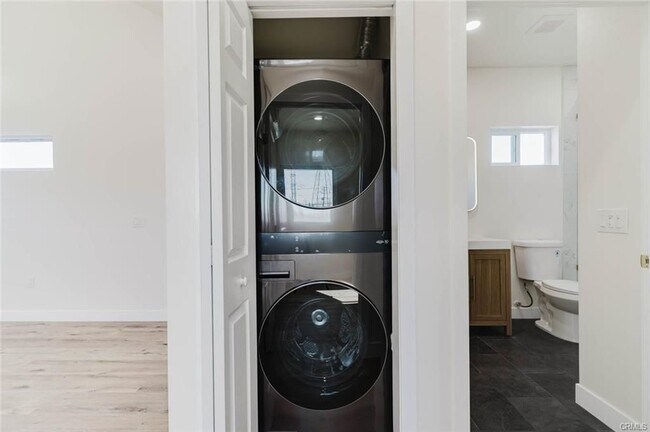 5732 Willowcrest Ave Unit 3