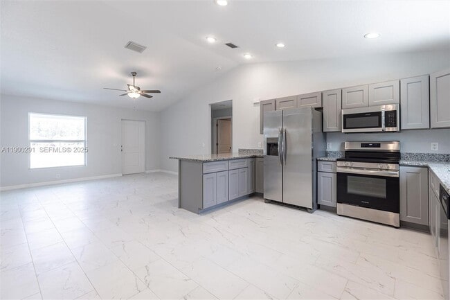 Photo - 2004 Rosa Ct