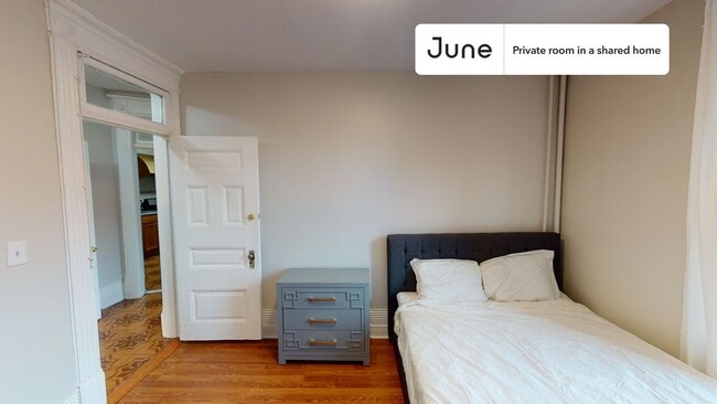 Room in Shared 4 bed/1 bath home in Central Harlem