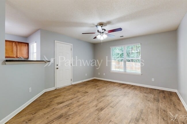 Photo - 1125 Brookstone Rd