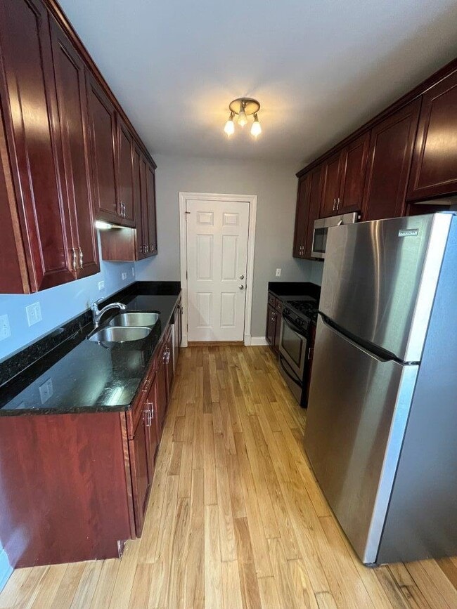 Photo - 4558 W George St Unit 2