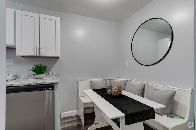 2BR, 1BA - 1,000SF - Kitchen