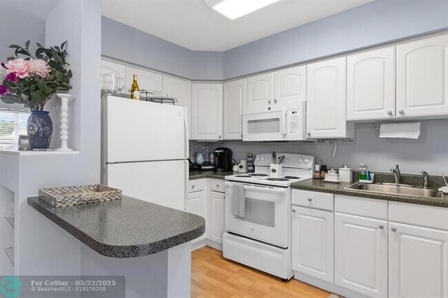 Photo - 2680 NE 18th St