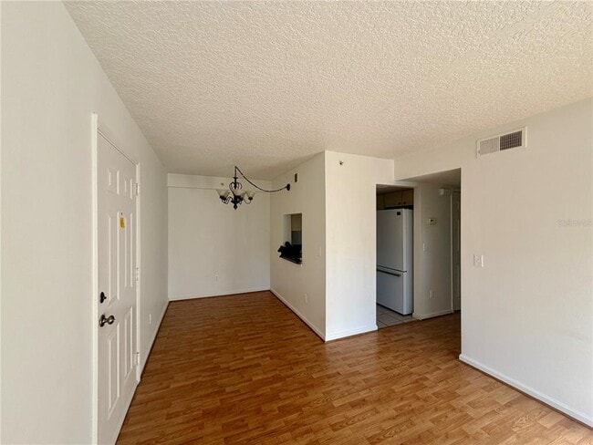 Building Photo - 1114 S Pine Ridge Cir Unit 14