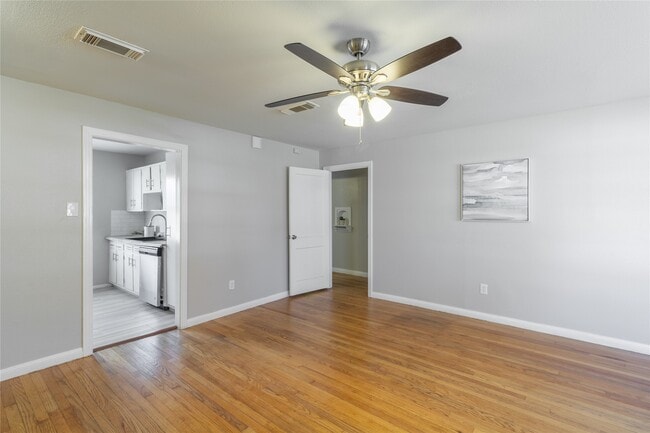 Photo - 313 Evans St