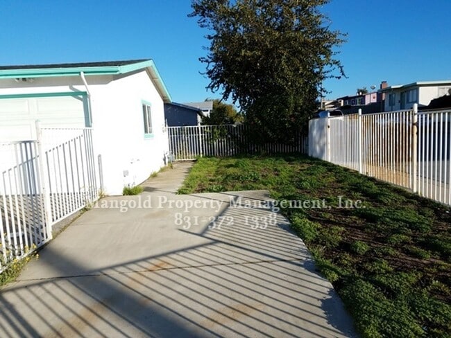 Photo - Great Home Located In Seaside Neighborhood with Fenced Back Yard!
