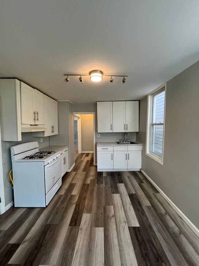 Building Photo - 197 Gates Ave Unit 1