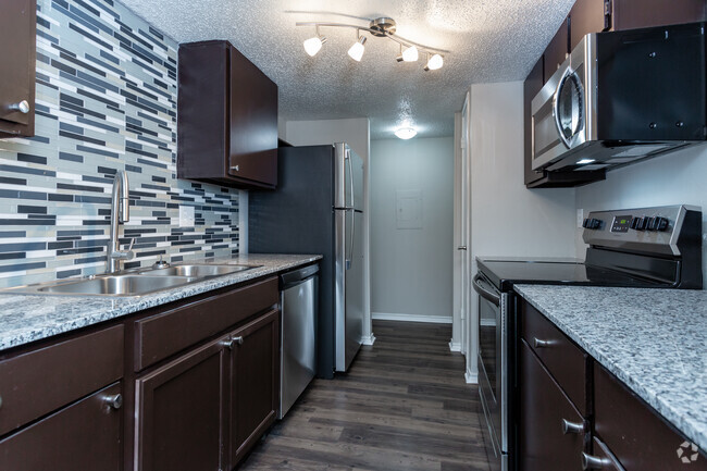 2 HAB, 2 BA - 960 ft² - The Broadway Apartment Homes