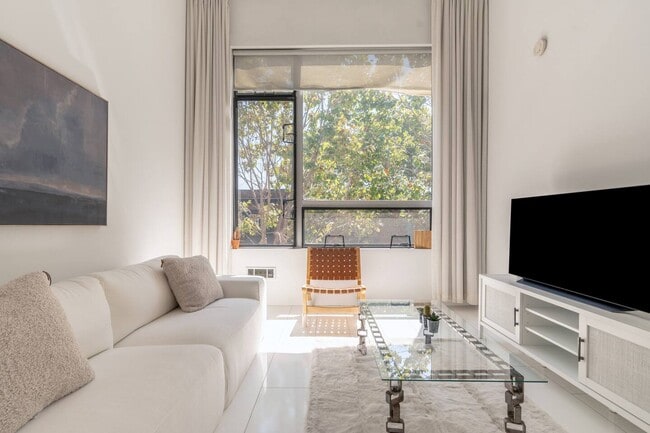 Main living space - 1510 Park Ave Unit Studio