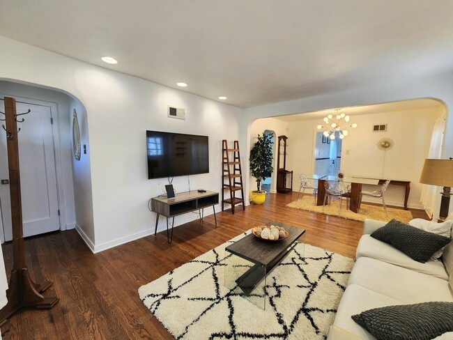 Photo - 8400 Richard Ave