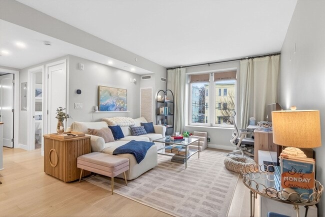 Photo - 932 Broadway Unit 212