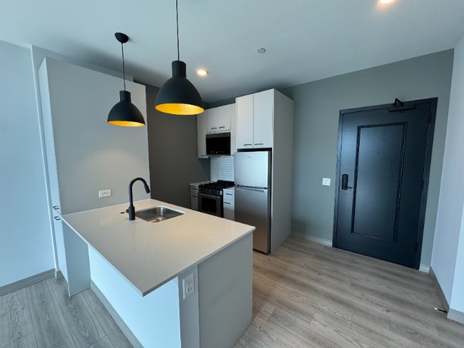 Building Photo - 2131 N Elston Ave