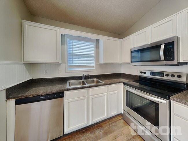 Photo - 115 Huntington Way