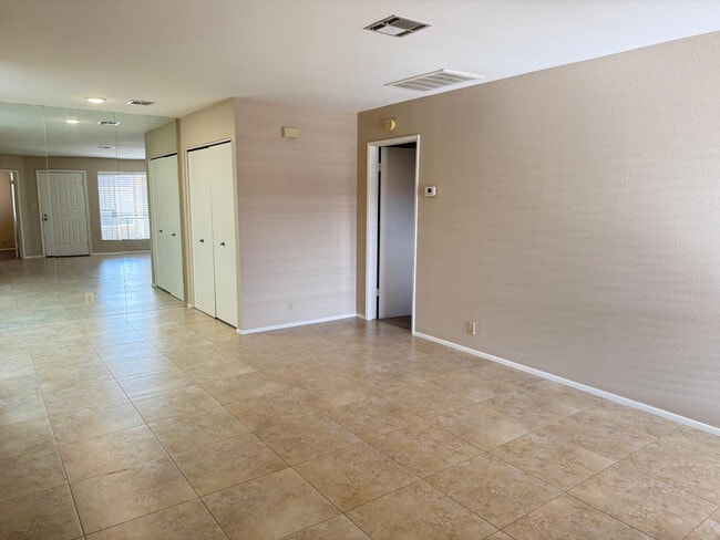 Photo - 312 W Yukon Dr Unit 2