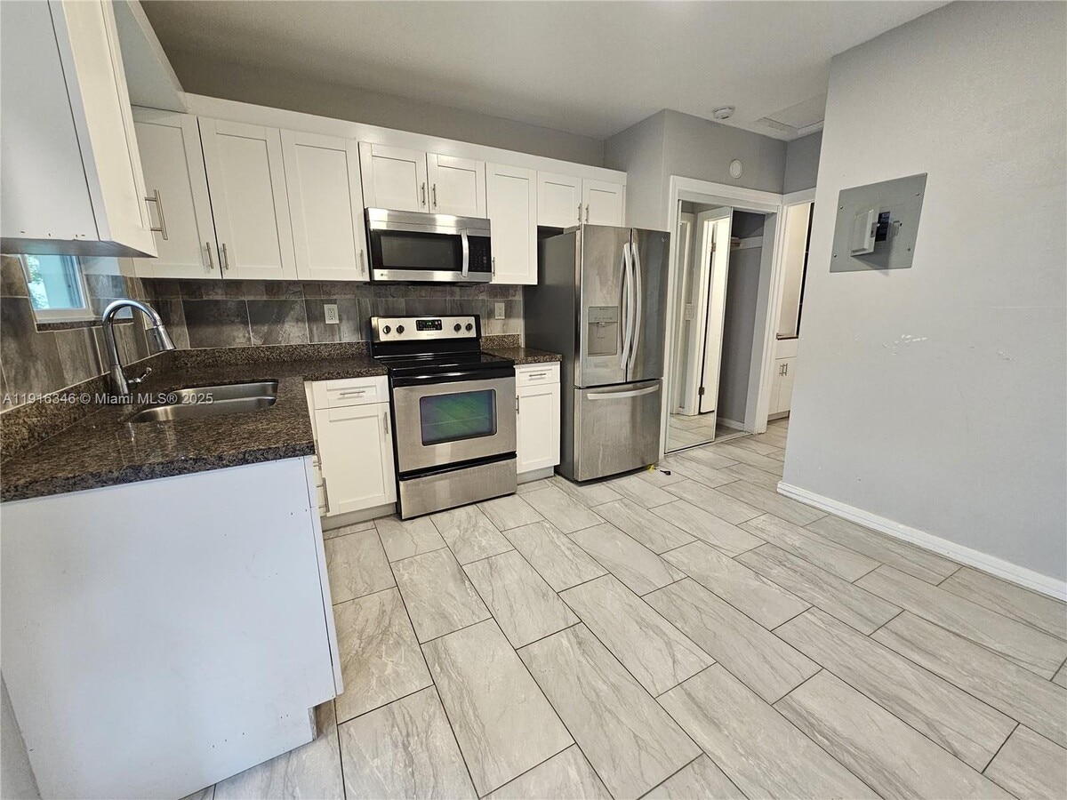 Photo - 950 NW 5th St Unit 2