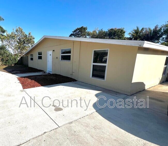 Photo - 226 E Gateway Blvd House