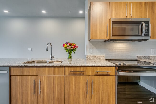 2 BR, 2 BA - 1,298SF