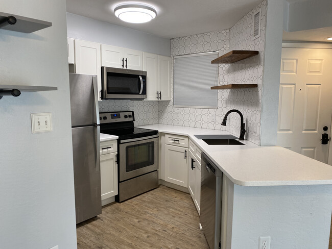 Building Photo - 1801 Island Club Dr Unit 5-73 Rental