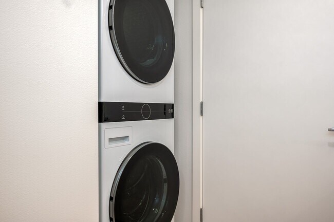 One Twenty Up | One Bedroom Full Size Washer and Dryer
