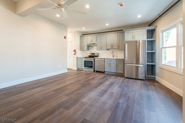 Building Photo - 528 Oak Ave Unit C-C Rental