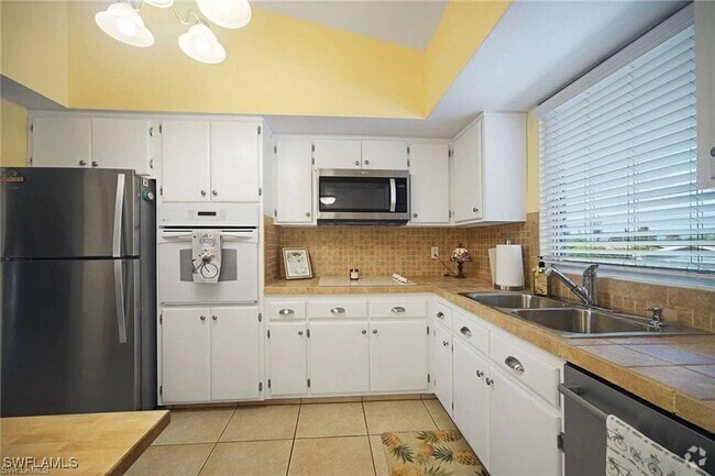 Building Photo - 4613 SE 5th Ave Unit 203 Rental