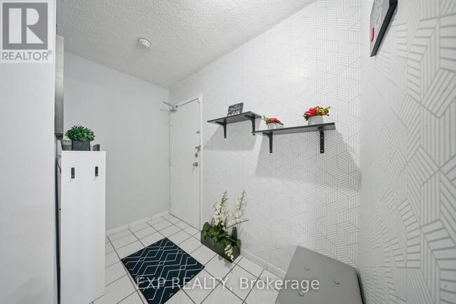 Photo - 1096 Jalna Blvd Unité 28