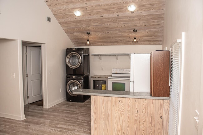 Photo - 452 N Spring St