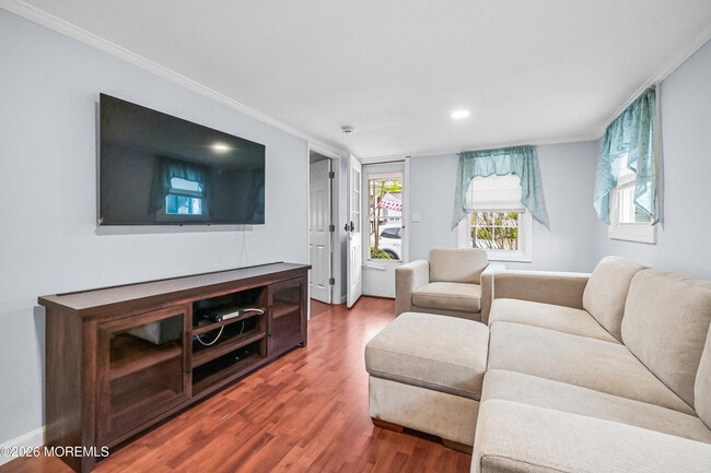 Photo - 1842 Parkway